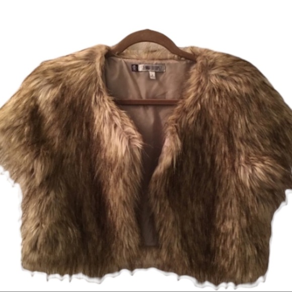 Jennifer Lopez Jackets & Blazers - Jennifer Lopez Cropped Faux Fur Cap Sleeve Vest Small Multi Brown Tan
